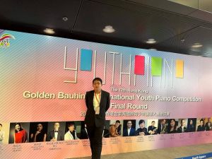 ขอแสดงความยินดีกับ นายสิรวิชญ์ รัตนาธรรมวัฒน์ (เฟิร์ส) นิสิตคณะศิลปกรรมศาสตร์ มศว ในโอกาสได้รับรางวัลระดับเหรียญทอง Gold Award จากการแข่งขันรายการ The 12th Hong Kong Golden Bauhinia International Youth Piano Competition จาก Hong kong