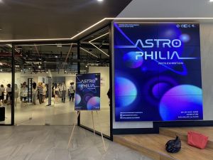 ภาพบรรยากาศงานนิทรรศการ “ASTROPHILIA” นิทรรศการศิลปะโดยนิสิตชั้นปีที่ 1 สาขาวิชาการออกแบบสื่อสาร ณ FOFA GALLERY ชั้น 1 คณะศิลปกรรมศาสตร์ วันที่ 18 และ 19 สิงหาคม 2566