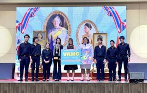 ขอแสดงความยินดีกับ วงหมีขั้วโลกถนัดซ้าย ซึ่งมีนิสิตของคณะศิลปกรรมศาสตร์ เป็นสมาชิกวง 2 คน ในโอกาสได้รับรางวัลชนะเลิศ และรางวัลเหรียญทอง จากการแข่งขัน 2 รายการตามลำดับ