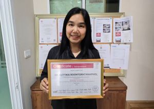 ขอแสดงความยินดีกับ ผู้ช่วยศาสตราจารย์ ดร.นัฏฐิกา สุนทรธนผล สาขาดุริยางคศาสตร์สากล ที่ได้รับรางวัล Outstanding Teacher Award จาก The 12th Hong Kong Bauhinia International Youth Piano Competition ประเทศ Hong Kong