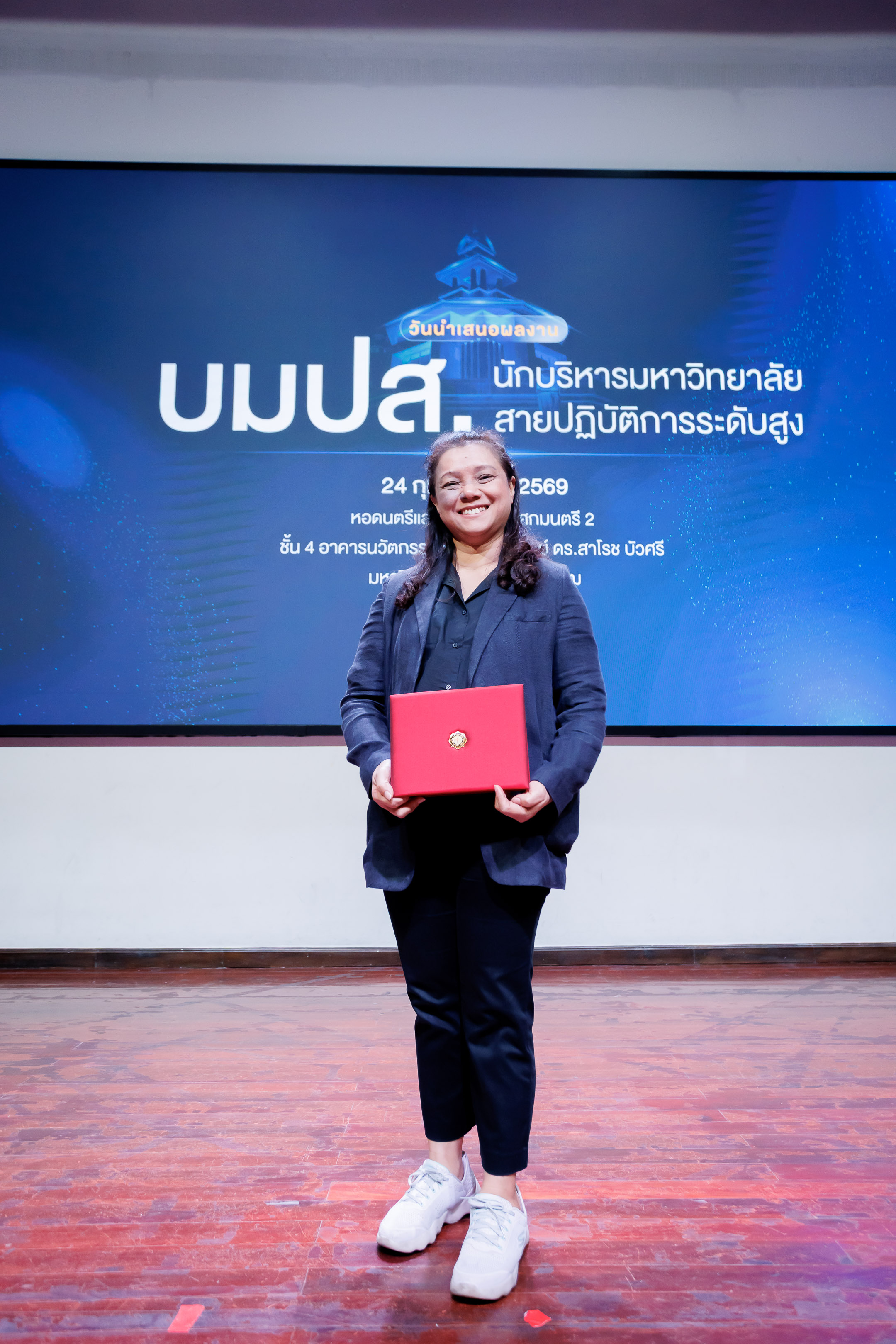 ขอแสดงความยินดีกับ นางสาวจุฬาพร แสงสกุล ผู้อำนวยการสำนักงานคณบดี คณะศิลปกรรมศาสตร์ ในโอกาสได้รับมอบเกียรติบัตรจากอธิการบดี มหาวิทยาลัยศรีนครินทรวิโรฒ เมื่อวันที่ 24 ก.พ.69 ณ ณ หอดนตรีและการแสดงอโศกมนตรี 2 อาคารนวัตกรรม ศ.ดร.สาโรช บัวศรี มศว