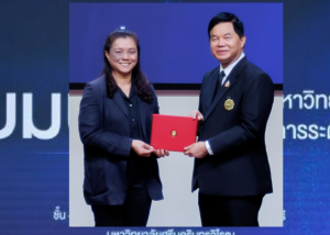 ขอแสดงความยินดีกับ นางสาวจุฬาพร แสงสกุล ผู้อำนวยการสำนักงานคณบดี คณะศิลปกรรมศาสตร์ ในโอกาสได้รับมอบเกียรติบัตรจากอธิการบดี มหาวิทยาลัยศรีนครินทรวิโรฒ เมื่อวันที่ 24 ก.พ.69 ณ ณ หอดนตรีและการแสดงอโศกมนตรี 2 อาคารนวัตกรรม ศ.ดร.สาโรช บัวศรี มศว