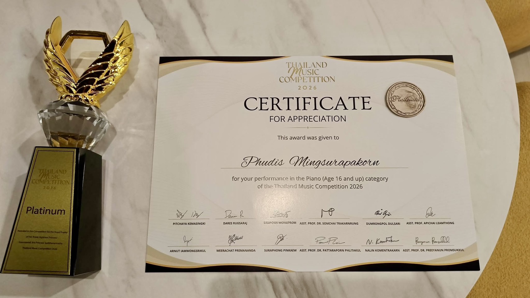 ขอแสดงความยินดีกับนายภูดิศ มิ่งสุรปกรณ์ นิสิตชั้นปีที่ 3 คณะศิลปกรรมศาสตร์ มศว ในโอกาสได้รับรางวัลระดับ Platinum Prize ในการแข่งขันรายการ Thailand Music Competition 2026 เมื่อวันที่ 30 ม.ค. - 1 ก.พ. 69